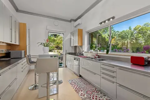 Premium Villa 30 meters infinity pool unique sea view, 4 bedrooms in Cannes price rental For Super Rich