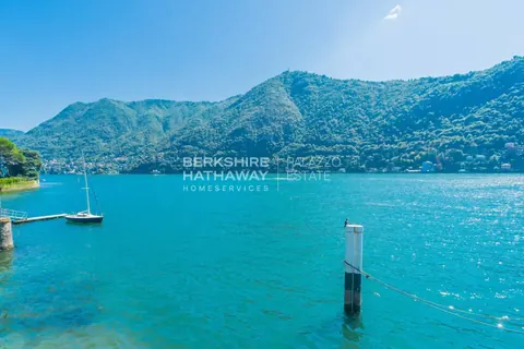 Century 19th Apartment Panoramic View, boathouse, terrace, 3 bedrooms in Como top for sale For Super Rich