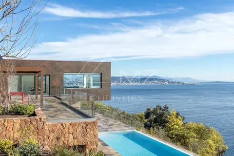 Modern Villa sea view over the bay of Cannes and the Lérins Islands swimming pool, summer kitchen, 6 bedrooms in Théoule Sur Mer vacation rental For Super Rich