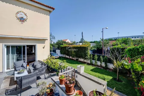 Elegant Villa Swimming pool, 7 bedrooms in Belem property for sale For Super Rich