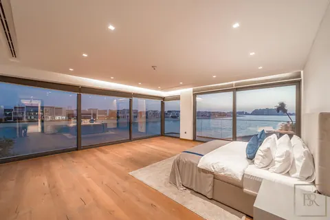 contemporary Villa City View balcony overlooking splendid sea views, 7 bedrooms in Palm Jumeirah - Dubai buy for sale For Super Rich