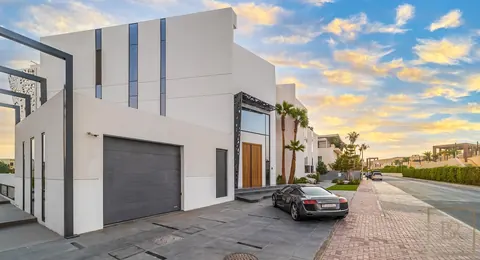 contemporary Villa City View balcony overlooking splendid sea views, 7 bedrooms in Palm Jumeirah - Dubai available for sale For Super Rich