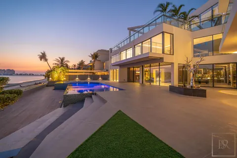 contemporary Villa City View balcony overlooking splendid sea views, 7 bedrooms in Palm Jumeirah - Dubai