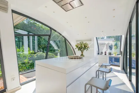 Contemporary Villa Near to Club 55 extremely modern services, 5 bedrooms in Saint Tropez vacation rental For Super Rich