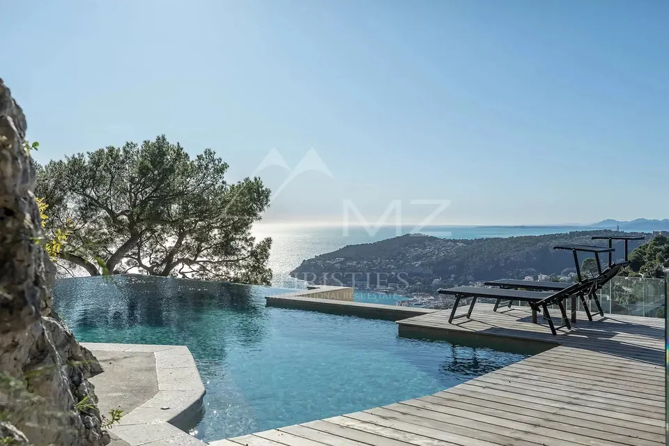 Design Villa cliffside with breathtaking views of the sea open terrace with jacuzzi, 5 bedrooms in Villefranche Sur Mer rental For Super Rich Design Villa cliffside with breathtaking views of the sea open terrace with jacuzzi, 5 bedrooms in Villefranche Sur Mer rental For Super Rich