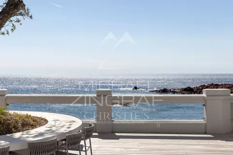 High-end Villa Waterfront 2 accesses to sea, Swimming pool, 6 bedrooms in Anthéor - French Riviera best for sale For Super Rich
