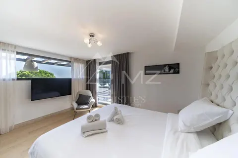 Contemporary Villa Sea View Heated swimming pool, jacuzzi, 5 bedrooms in Vallauris luxury rental For Super Rich