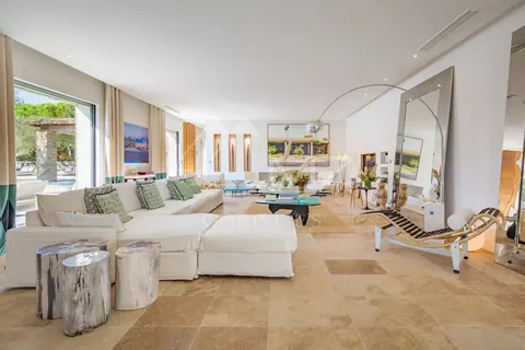 Contemporary Villa between the Salins and the Canoubiers swimming pool, 8 bedrooms in Saint Tropez price rental For Super Rich