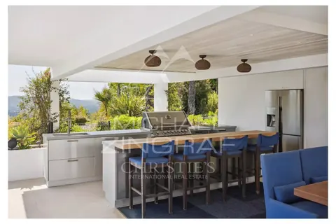 Architectural Villa Breathtaking panoramic views, hills and sunsets Tennis court, 7 bedrooms in Mougins - French Riviera real estate for sale For Super Rich