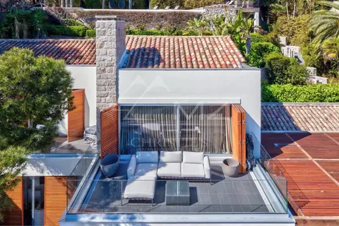 Design Villa spectacular sea views uniquely and tastefully furnished, 5 bedrooms in Roquebrune Cap Martin available rental For Super Rich