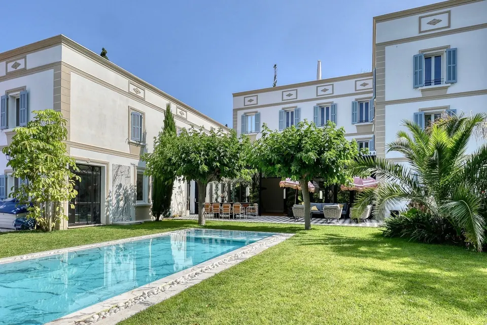 Bourgeois House Sea View walking distance from beach and port, 9 bedrooms in Sanary sur Mer for sale For Super Rich Bourgeois House Sea View walking distance from beach and port, 9 bedrooms in Sanary sur Mer for sale For Super Rich