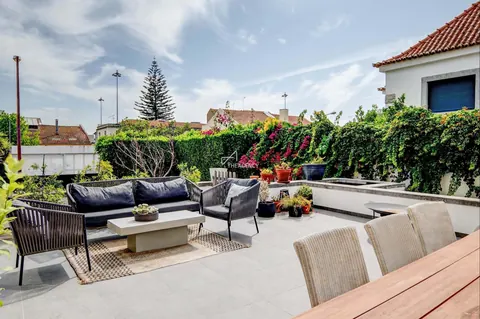 Elegant Villa Swimming pool, 7 bedrooms in Belem best for sale For Super Rich