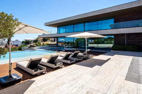 Design Villa ESTORIL, 2 Swimming pool indoor & outdoor, 5 bedrooms in Cascais best for sale For Super Rich