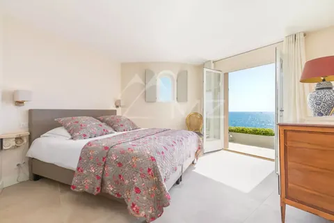 Luxury Villa Waterfront, Cap Roux heated swimming pool and direct access to the sea, 4 bedrooms in Anthéor prix rental For Super Rich