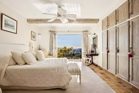 Architectural Villa Spectacular sea views Esterel and Cap d'Antibes 2 Swimming pools, 9 bedrooms in Saint Paul de Vence best for sale For Super Rich