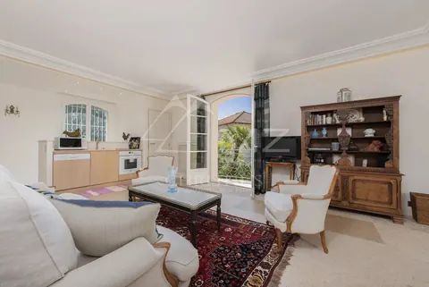 Elegant Villa 14x6m heated swimming pool Tennis court with grass, 4 bedrooms in Cap d'Antibes price rental For Super Rich