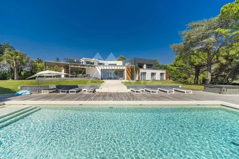 Contemporary Villa Sea View Heated swimming pool, jacuzzi, 5 bedrooms in Vallauris price rental For Super Rich