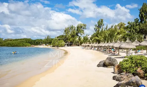 Signature Villa Golf View at The Nine Azuri Golf Course, 3 bedrooms in Haute Rive value for sale For Super Rich