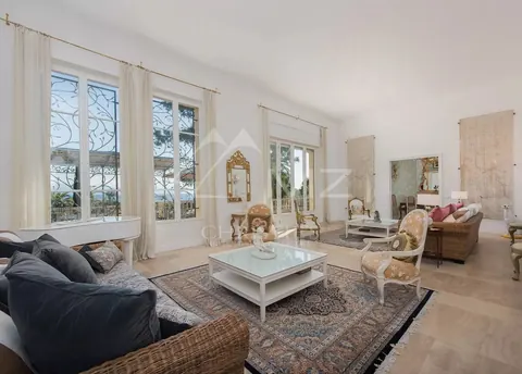 Elegant Villa 14x6m heated swimming pool Tennis court with grass, 4 bedrooms in Cap d'Antibes value rental For Super Rich