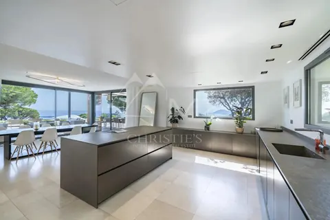 Contemporary Villa Sea View Heated swimming pool, jacuzzi, 5 bedrooms in Vallauris expensive rental For Super Rich