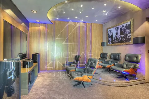 Elegant Villa Breathtaking panoramic views of sea and Monaco Cinema, Fitness, Spa, Pool, 5 bedrooms in Roquebrune Cap Martin top for sale For Super Rich
