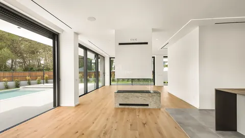 Contemporary Villa swimming pool, garden near Quinta da Marinha, Guincho Beach, 6 bedrooms in Cascais best for sale For Super Rich