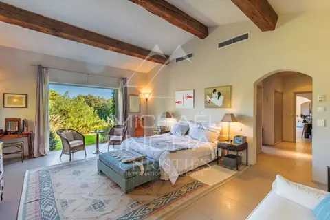 Provençal Villa Tranquility and Nature View Swimming pool, 4 bedrooms in Ramatuelle - French Riviera best for sale For Super Rich