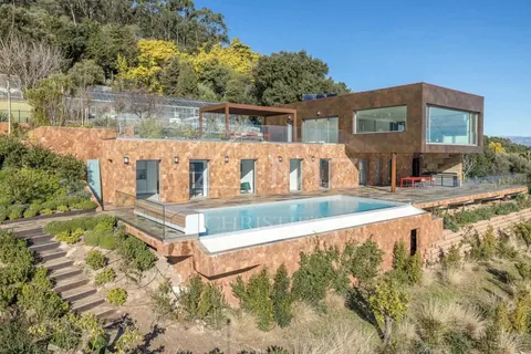 Modern Villa sea view over the bay of Cannes and the Lérins Islands swimming pool, summer kitchen, 6 bedrooms in Théoule Sur Mer available rental For Super Rich