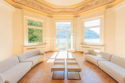 Century 19th Apartment Panoramic View, boathouse, terrace, 3 bedrooms in Como ILO3325 for sale For Super Rich