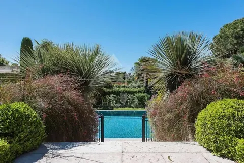 Elegant Villa Landscaped garden swimming pool and pool-house, 6 bedrooms in Cap d'Antibes available rental For Super Rich Elegant Villa Landscaped garden swimming pool and pool-house, 6 bedrooms in Cap d'Antibes available rental For Super Rich