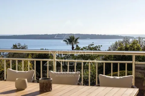 Elegant Villa Heart Californie Jacuzzi overlooking the sea, the Lérins islands and Palm Beach, 4 bedrooms in Cannes