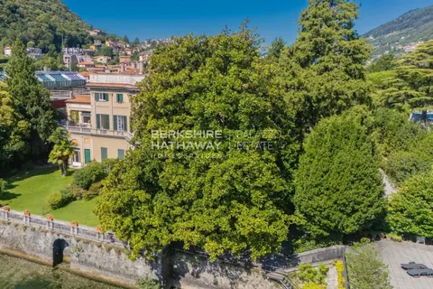 Century 19th Apartment Panoramic View, boathouse, terrace, 3 bedrooms in Como deal for sale For Super Rich