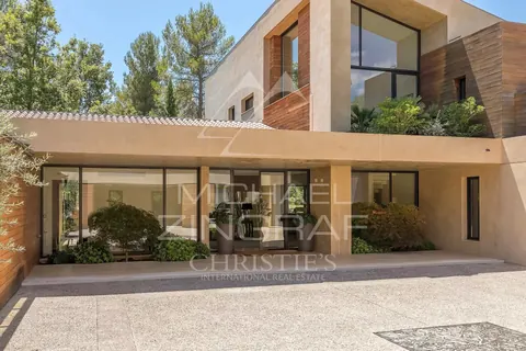 Architectural Villa Terre Blanche Golf club highly secured gate, 6 bedrooms in Fayence - French Riviera 0 rental For Super Rich