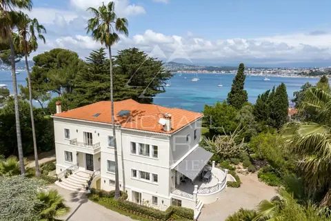 Elegant Villa breathtaking view of the Bay of Juan-les-Pins Tennis court, pool, 10 bedrooms in Cap d'Antibes, French Riviera