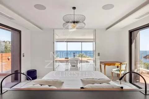 Modern Villa Direct access to the sea large terraces adjoining a long pool, 9 bedrooms in Théoule Sur Mer - French Riviera best for sale For Super Rich