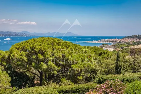 Premium Villa Top of the hill overlooking the bay of Saint-Tropez heated pool, jacuzzi, 6 bedrooms in Gassin