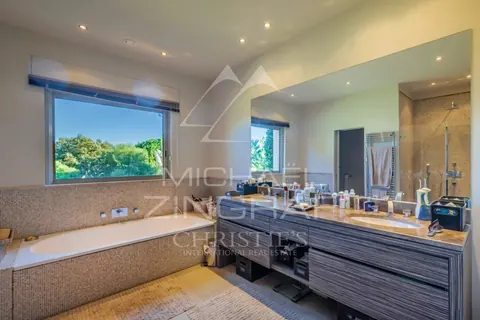 Provençal Villa Tranquility and Nature View Swimming pool, 4 bedrooms in Ramatuelle - French Riviera search for sale For Super Rich