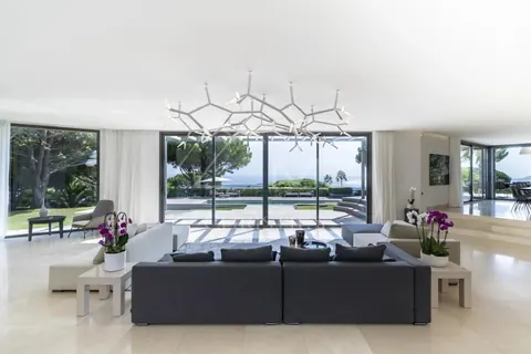 Contemporary Villa Sea View Heated swimming pool, jacuzzi, 5 bedrooms in Vallauris exclusive rental For Super Rich