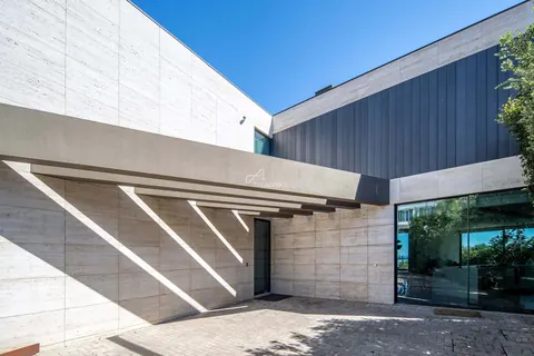 Design Villa ESTORIL, 2 Swimming pool indoor & outdoor, 5 bedrooms in Cascais value for sale For Super Rich