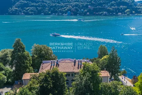 Century 19th Apartment Panoramic View, boathouse, terrace, 3 bedrooms in Como search for sale For Super Rich