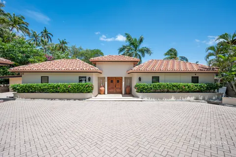 Luxury Villa Beach Front, 6 bedrooms in Playa Flamingo, Guanacaste Used for sale For Super Rich