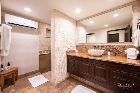 Luxury Villa Beach Front, 6 bedrooms in Playa Flamingo, Guanacaste expensive for sale For Super Rich