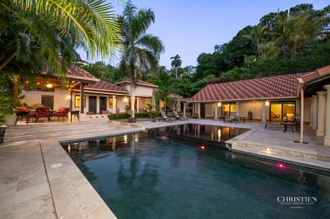 Luxury Villa Beach Front, 6 bedrooms in Playa Flamingo, Guanacaste unique for sale For Super Rich