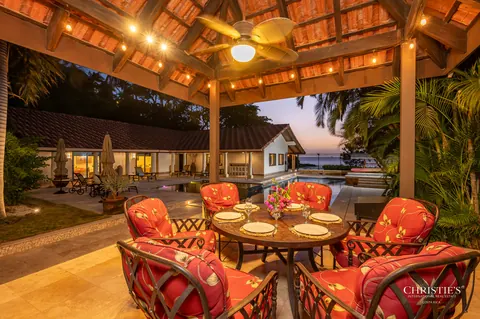 Luxury Villa Beach Front, 6 bedrooms in Playa Flamingo, Guanacaste image for sale For Super Rich