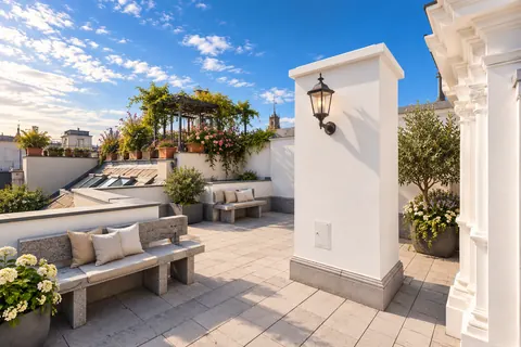 Luxury Penthouse Panoramic View overlooking Rathauspark, 6 bedrooms in Vienna top for sale For Super Rich