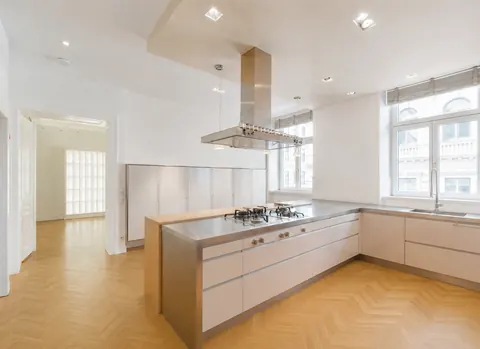 Historic Villa built 1892, Panoramic view, 7 bedrooms in Vienna value for sale For Super Rich