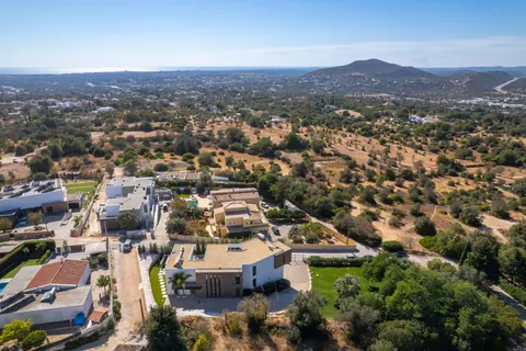 Architectural Villa Sea View Heated pool, 4 bedrooms in Vale Formoso buy for sale For Super Rich