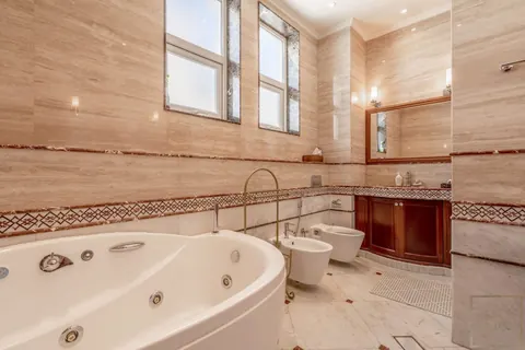 Luxury Villa Golf View Gorgeous Pool Adjoins a Jacuzzi, 6 bedrooms in Emirates Hills - Dubai ultra luxury for sale For Super Rich