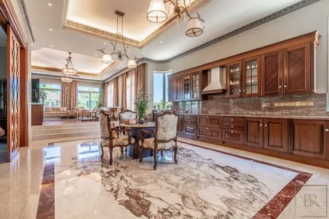 Luxury Villa Golf View Gorgeous Pool Adjoins a Jacuzzi, 6 bedrooms in Emirates Hills - Dubai best for sale For Super Rich
