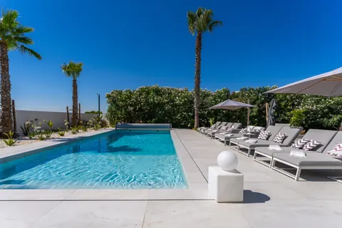 Luxury Villa Heated swimming pool, 5 bedrooms in Fonte Coberta - Lameiro available for sale For Super Rich